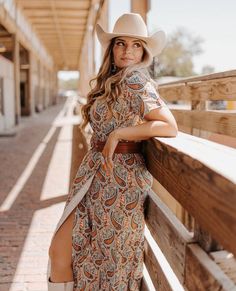 Make a bold statement in this turquoise floral maxi dress! It's perfect for turning heads, so you can be sure all eyes will be on you. Let its flirty flair take your look to the max with sass and style! (Can you say YAAAASSSS???)IMPORTED - Please allow 2 weeks for delivery. Elegant Cowgirl Outfit, Western Summer Dresses, Dress With Cowgirl Boots, Bohemian Boutique, Top Summer Outfits, Cowgirl Dresses, Tan Belt, Bohemian Vibes, Turquoise Dress