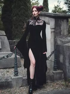 Black Gothic Dress, Gothic Ideas, Fall Fashion Skirts, Dresses Dinner Party, Dresses Dinner, Street Dress, Flare Sleeve Dress, Romantic Goth, Party Kleidung