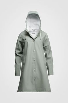 Mosebacke Khaki Green - Stutterheim (Global) Stutterheim Raincoat, Green Raincoat, Raincoats For Women, Stockholm Fashion, Rain Wear, Waterproof Fabric, Color Khaki, Khaki Green, Dark Denim