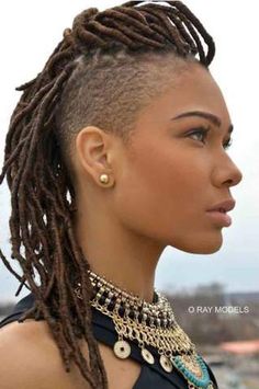 Mohawk Dreads, Female Mohawk, New Natural Hairstyles, Mohawk Braid, Side Hairstyles, Mohawk Hairstyles