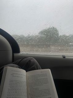 Rainy day reading ugly love perfect timing weather Rain And Reading Aesthetic, Reading Rain Aesthetic, Reading In Rain Aesthetic, Reading Place Aesthetic, Reading While Raining Aesthetic, Reading On A Rainy Day, Reading And Rain Aesthetic, Books And Rain Aesthetic, Reading Pictures Aesthetic