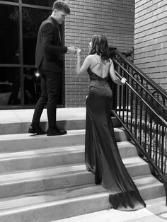 Where To Take Prom Pictures, Elegant Poses For Couples, Elegant Couple Poses Photo Ideas, Pose Ideas For Couples Photoshoot, Matric Dance Couple Poses, Aesthetic Couple Pictures Formal, Couple Poses Fancy Dress, Classy Prom Pictures, Dark Prom Pictures