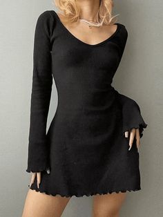 Simple Knitted Long Sleeve Mini Dress - AnotherChill قلادات متدلية, Elegant Mini Dress, Fitted Mini Dress, Irregular Hem, Elegant Dresses For Women, Intp, Slim Dresses, Knit Mini Dress, Long Sleeve Mini