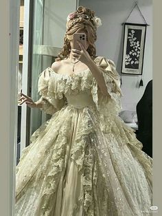 Victorian Ball Gowns, Old Fashion Dresses, Royal Dresses, Pretty Prom Dresses, Fairytale Dress, Fantasy Dress, Fancy Outfits, A Princess, Ball Dresses