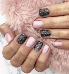 Three Colour Nails, Nashville Nails Ideas Country, Short Pink And Black Nails, Really Short Gel Nails, Black Gel Nails Short, Vegas Nails Ideas, Nail Color Combinations, Pretty Toe Nails, Short Gel Nails