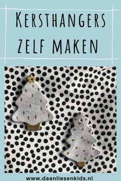 two white christmas trees on top of black and white polka dot paper with the words, kersthangers zelf maken