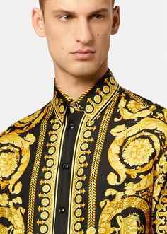 Crafted from pure silk this long-sleeved button-down shirt features the signature Barocco print - a beloved house code featuring stylised acanthus leaves. Silk Shirt For Men, Acanthus Leaves, Printed Silk Shirt, Versace Brand, Mens Fashion Blog, Versace Shirt, Silk Twill, Versace Men, Mens Streetwear