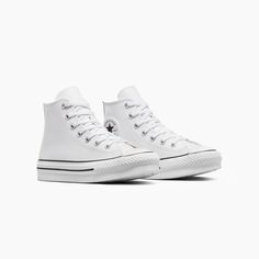 Take your everyday style to the next level with the classic Chuck Tylorplatform shoes. Made from premium leather, they offer just the right touch of bold style while the sole adds more height. ﻿Leather upper. Converse Shoes White, White All Star Converse, Wgite Converse, Chunk Taylor Converse White, Converse Leather White, White Leather Converse, White All Star, Platform Chucks