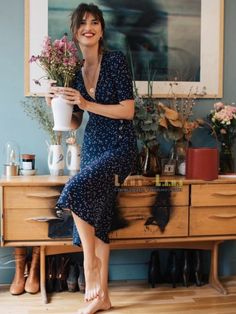 Women Dress French Floral Dress Summer New Slim Mid-length Ladies V-neck Dress Navy Polka Dot Dress, French Wardrobe, Bianca Jagger, Style Parisienne, Parisienne Chic, Jeanne Damas, French Girl Style, Paris Mode, French Girls