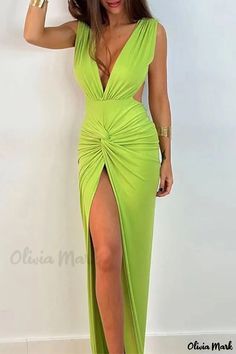 Olivia Mark - Elegant Solid High Opening Fold V-Neck One-Step Skirt Dress in Green High Split Dress, Open Back Maxi Dress, Long Tank, Bodycon Maxi Dresses, Split Dress, Maxi Robes, Maxi Dress Green, Maxi Dress Party, Cutout Dress