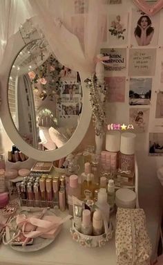 Room Coquette, Nana Jacqueline, Royal Room, Soft Pink Theme, Room Desk, Pink Themes