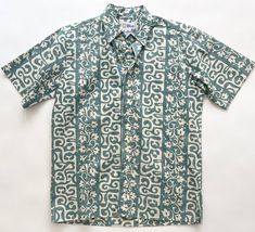 "Vintage men's Hawaiian aloha shirt Maker: Reyn Spooner Country of origin: Korea Estimated vintage: 1980's/90's Fabric content: 60% cotton / 40% polyester Marked size: S Measurements: Shoulder seam-to-shoulder seam: 18\" Pit-to-pit: 22\" Top of shoulder-to-hem: 28\" Condition: Good vintage condition A NOTE ABOUT MY CLOTHING LISTINGS: I'm very picky when it comes to cut and style so you can rest assured my vintage garments will be WEARABLE mixed in with your modern wardrobe. I only source high-qu American Vintage Clothing, Reyn Spooner, 80s Mens, Vintage Hawaiian Shirts, Shirt Maker, Vintage Hawaiian, Island Style, Modern Wardrobe, Aloha Shirt