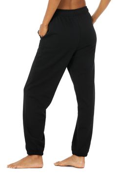 We’re all about the Accolade Sweatpant — it��’s a super soft, leveled-up classic with a chrome Alo logo detail and powerful, performance tech for studio & street. Wear it in cold weather with a bold jacket and transition to warmer weather with slides. Super-soft fleece fabric For chill time or to-and-from Designed to work from studio to street Wear-tested by our in-house team for the perfect fit Alo Yoga® | Accolade Sweatpant in Black, Size: 2XS Womens Month, Alo Yoga, Back Women, Street Look, New Print, Bra Tops, Fleece Fabric, French Terry, Unisex Fashion