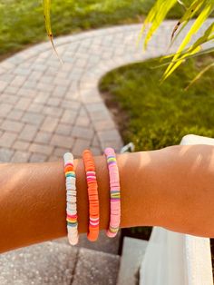 cutest affordable preppy bracelets Trio Bracelets, Bracelets Preppy, Preppy Bracelets, Bracelet Inspo, Diy Jewelry Unique, Bracelet Ideas, Jewelry Unique, Beach Vibes, Beach Vibe