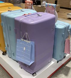 American Tourister Luggage, Travel Luggage Set, Packing Hacks Clothes, Stylish Luggage, Stylish School Bags