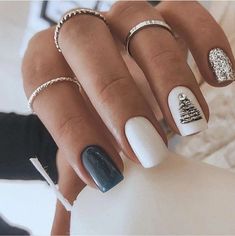 Christmas Nails Trendy 2023, Nail Design Geometric, Christmas Nails Neutral, Party Nails New Years Eve, Christmas Nails Acrylic Short, Unghie Sfumate, Christmas Nails Easy