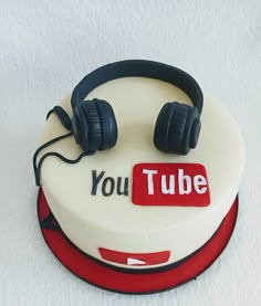 a cake with headphones on it that says youtube