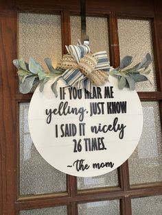 If you hear me yelling hust know i said it nicely 26 times Diy Door Hangers, Everyday Crafts, Round Signs, Door Crafts, Wreath Wall Decor, Backyard Diy, Diy Wooden Projects, Sign Making, Decorative Ideas