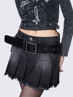 Accessorize the bold way with our Studded Buckle Belt in black PU leather! This edgy piece features chains and silver rings, effortlessly capturing grunge, goth, and punk vibes. Shop now at Minga London! Minga London, Grunge Goth, Buckle Belt, Hoodies For Sale, Jacket Tops, Infant Tees, Belt Buckles, T Shirt Dress, Dresses For Sale