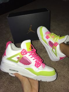 Jordan 4 Retro Pink, Cool Shoes For Men, Jordans 4s, Cool Shoes, Nike Fashion Shoes, Basket Style