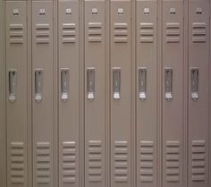 a bunch of lockers lined up next to each other