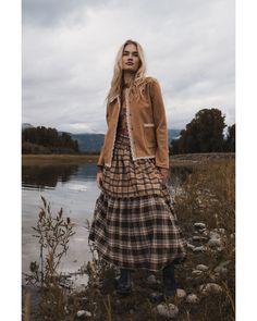 Miss Me Women's Plaid Print Tiered Midi Skirt Scottish Women Fashion, Scottish Fashion Woman, Scottish Outfit Women, Midi Skirt Boots, Scottish Clothing, Flannel Skirt, Farm Clothes, Scottish Fashion, Tiered Midi Skirt