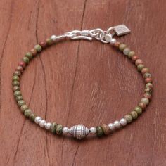 Thailand's Siranya threads polished natural unakite and sterling silver beads by hand to create this bracelet in versatile earth tones. The front is accented by a tapered cylindrical 950 Karen hill tribe silver bead and the clasp is Karen silver as well. Small Beaded Bracelets Boho, Cheap Trendy Beaded Wrap Bracelet, Affordable Casual Jewelry With Gemstone Beads, Cheap Silver Metal Beaded Jewelry, Earth Tone Jewelry, Chip Bead Necklace, Beaded Ankle Bracelets, Beads Craft Jewelry, Earthy Jewelry