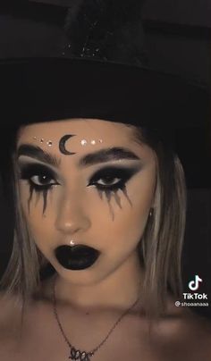 Costumes Brunette, Witchy Makeup, Pelottava Halloween, Maquillage Halloween Simple, Halloween Makeup Witch, Holloween Makeup, Cute Halloween Makeup, Hot Halloween Outfits