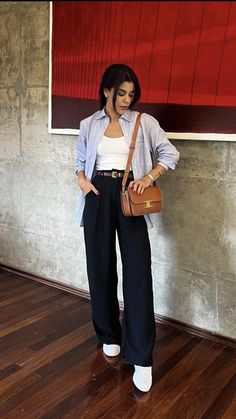 Summer Work Outfits Office, Marlene Hose, Look Office, Casual Outfit Inspiration, Casual Work Outfit, Stylish Work Outfits, Outfit Look, Fashion Mistakes, Pantalon Large