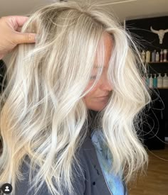 Super Light Balayage, Blonde Hair With Small Shadow Root, Dyed Blonde Hair With Lowlights, Ice Blonde Highlights On Blonde Hair, Blond Highlights Ideas, Summer Blonde Balayage Short Hair, Summer Ash Blonde Hair, Platimun Blonde Highlights, Bright Blonde Long Hair