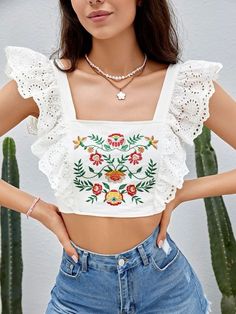 Crop Top Women Outfits, Floral Outfit Ideas, Diy Clothes Tops, Cotton Crop Top, Embroidery Top, Stylish Dress Book, Fashion Sewing Pattern, Embroidered Clothes