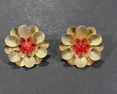 Vintage Sarah Coventry Gold Tone Textured Petal Red Flower Clip On Earrings | eBay Sarah Coventry, Flower Clip, Red Flower, Coventry, Vintage Costume Jewelry, Vintage Costumes, Red Flowers, Clip On, Costume Jewelry