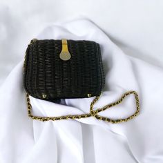 This black vintage straw women's bag is a stylish and versatile mid-sized purse that features an elegant gold-toned chain strap and detailed closure. The bag is made from high-quality straw material, and the black color adds a touch of sophistication to any outfit. The bag's spacious interior is perfect for carrying everyday essentials, and the gold-toned chain strap can be worn over the shoulder or across the body for added convenience. The closure is detailed with intricate designs that add a touch of elegance to the bag's overall look. This vintage straw bag is a timeless piece that will never go out of style. Whether you're dressing up for a night out or running errands during the day, this bag is the perfect accessory to complete your look. Here's a potential English title for the lis Summer Straw Bag With Chain Strap, Black Chain Strap Bag For Summer, Summer Rectangular Straw Bag With Chain Strap, Elegant Straw Bag With Chain Strap For Everyday Use, Chic Rectangular Straw Bag For Formal Occasions, Summer Black Bag With Chain Strap, Elegant Gold Straw Bag, Chic Formal Rectangular Straw Bag, Elegant Straw Crossbody Bag