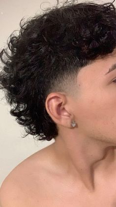 Mens Hair Drawing, Short Mullet Curly Hair, Curly Mullet Haircut, Curly Hairstyle Men, Tapered Mullet, Mallet Haircut, Curly Haircut Men, Curly Mullets, Mullet Curly Hair