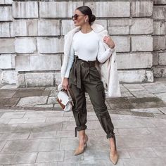 Olive Belted Cargo Pants From Zara Brand New With Tags, Size L Cheap Zara Wide Leg Cargo Pants, Cargo Pants Outfit Street Style Women, Red Cargo Pants, Straight Cargo Pants, Business Lady, Zara Trousers, Jeans Beige, Pink Trousers, Zara Jumpsuit