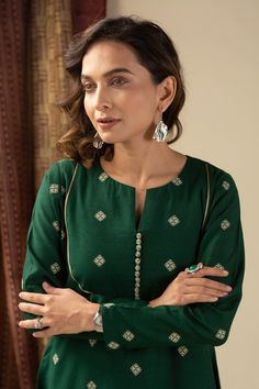 This green cotton silk kurta features an elegant all-over offwhite weave work that adds a touch of sophistication. The round neck with a V-cut is adorned with subtle piping and potli buttons, complemented by full sleeves also finished with piping. A comfortable cotton lining for all-day wear. Perfect for festive occasions or casual gatherings. Pair it with our cotton pant for a cohesive look that exudes confidence.