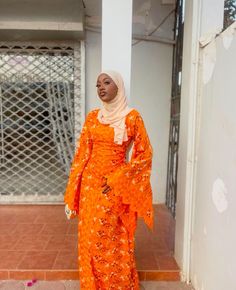 Senegalese Lace Dress Styles, Hausa Dresses, African Clothing Styles Lace, Gambian Clothes, Senegalese Clothing, Senegalese Fashion, Classy Wedding Guest Dresses