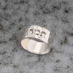 925 Silver Hammered Cutout Hebrew Name Ring - the band of the ring is carefully crafted to ensure a comfortable fit, with smooth edges and a polished interior surface. The width of the band is designed to strike the perfect balance between elegance and visibility, allowing the cutout Hebrew name to stand out while maintaining overall wearability. * Material: High Quality 925 Sterling Silver  * Handmade item * 0.7mm Thickness SIZES * Ring length: 7.5mm * Ring size: The ring is open and the size c Vintage Spoon Rings, Pewter Ring, Love Knot Ring, Antler Ring, Family Rings, Jewish Jewelry, Name Ring, Hammered Ring, Name Rings