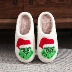 This cotton slipper is made of soft, skin-friendly plush fabric. The padded underside perfectly wraps your feet while wearing, keeping them warm and comfortable.Open mouth, easy to wear without using your hands, if you like to take off your shoes and cross your legs at home, then this will be very suitable for you. Beautiful Christmas decoration slippers, perfect for family gatherings. These Christmas slippers are perfect as a Christmas gift for family, friends and colleagues.Material: PVC Grinch Slippers, Monster Slippers, Holiday Slippers, Slippers Christmas, Christmas Slippers, Cozy Slippers, Beautiful Christmas Decorations, Christmas Grinch, Take Off Your Shoes