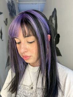 Instagram @Hairbysquirty Purple Hair Streaks, Hair Color Placement, Purple Hair Highlights, Hair Stripes, Hair Styels, Dyed Hair Purple, Chunky Highlights