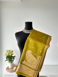 Shop this beautiful Banarasi  Handloom Kora Organza saree with large paisley prints from our collection. Perfect for wedding festivities and all your glamourous occasions. Our banarasi kora organza sarees comes with Silk Mark certification Pista Green Tussar Silk Traditional Wear, Semi-stitched Anarkali Blouse Piece In Jamawar, Traditional Pista Green Tussar Silk Dupatta, Festive Pista Green Banarasi Silk Pre-draped Saree, Festive Anarkali Jamawar Blouse Piece, Pista Green Jamawar Dupatta With Zari Work, Pista Green Jamawar Saree With Zari Work, Pista Green Tussar Silk Dupatta In Traditional Drape, Traditional Pista Green Katan Silk Dupatta