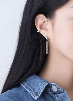 ★This listing is for  a pair(2 piece)★ Simple drop piercing. It's easy to wear because it's one touch, and it's simplewithout feeling too much. These Chain Huggie Hoop earrings are perfect for your daily look. Please checkthe item specifics carefully to ensure the design measurements are suitable foryour piercing. ▪▪▪▪▪▪▪▪▪▪▪▪▪▪▪BTS Style chain drop Earrings piercing jewelry designs. ▶Available Inner Diameter Sizes: 7mm ▶Bar thickness: 18G 1mm ▶Chian Length : 33.5mm ▶Internally Threaded - Clip o Chain Earrings Men, Trendy Hypoallergenic Piercings, Streetwear Dangle Pierced Earrings, Streetwear Dangle Earrings, Metal Huggie Single Earring Piercing, Trendy Metal Drop Cartilage Earrings, Trendy Hypoallergenic Dangle Clip-on Earrings, Trendy Metal Dangle Cartilage Earrings, Trendy Dangle Metal Cartilage Earrings