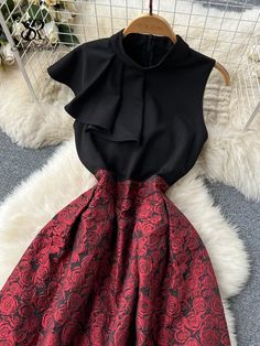 SPECIFICATIONSBrand Name: SR.SingreinyElasticity: Non StrechSleeve Style: OtherFabric Type: cotton blendPattern Type: FloralFit Type: SlimSilhouette: A-LINENeckline: RuffledDecoration: EmbroideryStyle: vintageDresses Length: Mid-CalfMaterial: POLYESTERMaterial: AcetateMaterial: AcrylicAge: MIDDLE AGEOrigin: Mainland ChinaCN: GuangdongSeason: SummerClosure Type: zipperType: regularMaterial Composition: synthetic fiberWaistline: NaturalSleeve Length(cm): sleevelessRelease Date: Winter 2022Profile Type: APlace Of Origin: China (mainland)Gender: WOMEN Sleeveless Holiday Banquet Dress, Sleeveless Mini Dress For Banquet And Party Season, Red Sleeveless Dress For Party Season, Sleeveless Ruffled Dresses For Banquet, Red Sleeveless Party Dress, Red Sleeveless Dress For Evening Party Season, Red Stretch Sleeveless Dress For Evening, Chic Sleeveless Holiday Dress, Elegant Red Sleeveless Dress For Party Season