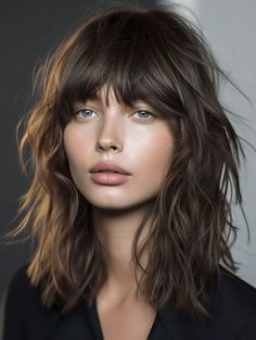 Dark Hair Fringe, Bangs For Long Face Shape, 70s Rockstar Hair, French Shag Haircut, Plus Size Haircut Double Chin, Triangle Haircut, Simply Hairstyles, Corte Shaggy, Italian Hair