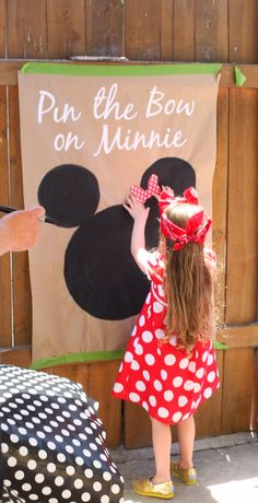 Minnie Mouse Pizza Party, Minnie Bow Toons Party, Minnie Mouse Birthday Games, Minnie Mouse Food Ideas Birthday Parties, Vintage Minnie Mouse Party, Disneyland Party, Minnie Mouse Roja