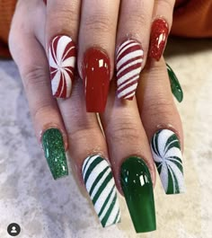 Xmas Nail Art Christmas, Holiday Nail Designs Christmas, Christmas Nails Design Holiday, Christmas Plaid Nails, Peppermint Nails, Red And Green Nails, Rockabilly Nails, Silhouette Nails, Nail Art Noel