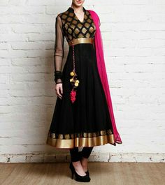 Lengha Pink, Gold Lengha, Designer Anarkali Dresses, Long Dress Design, Salwar Kamiz, Designer Anarkali, Anarkali Suit, Indian Designer Outfits, Saree Dress