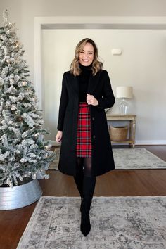 Holiday Family Photo Outfits - Pumps & Push Ups Peacoat Outfits For Women, Christmas Outfit Ideas For Women Winter, Christmas Eve Service Outfit, Christmas Style Outfit, Christmas Plaid Outfit, Christmas Church Outfit, Christmas Outfit Party, Dressy Christmas Outfits, Winter Christmas Outfits