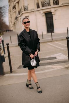 10 French Winter Fashion Must-Haves - Leonce Chenal Parisian Winter Style, Parisian Style Dress, Parisian Summer Style, Parisian Style Outfit