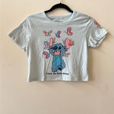 Brand: Disney Features: Light Pale Blue Graphic Cropped T-Shirt, “Enjoy The Little Things”/Stitch/Butterflies (Faded/Imperfect) Front Graphic, Graphic On Left Sleeve, Scoop Neckline, Short Sleeves Fabric: 100% Cotton Size: M Juniors Flat Measurements (Approx.): 16 Inches Pit To Pit, 14 Inches Length Condition: Nwot Same Or Next Day Shipping. Keep In Mind: *Usps Shipping Only* *Items Sitting In Storage* *We Do Not Model Items* *Smoke And Pet Free Home* *Discount On Bundles And Save On Shipping* Teen Disney Outfits, Stitch Outfits, Stitch Crop Top, Stitch Things, Light Pale Blue, Teen Crop Tops, Disney Outfits Women, Disneyland Outfits, Stitch Clothes